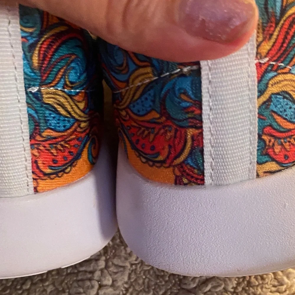 Colorful Women's Sneakers with Artistic Flair - Picture 3 of 6